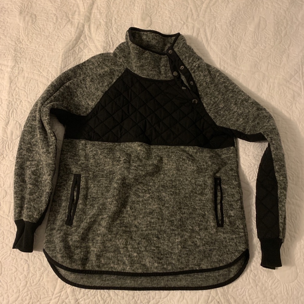 Abercrombie and Fitch fleece pullover size medium